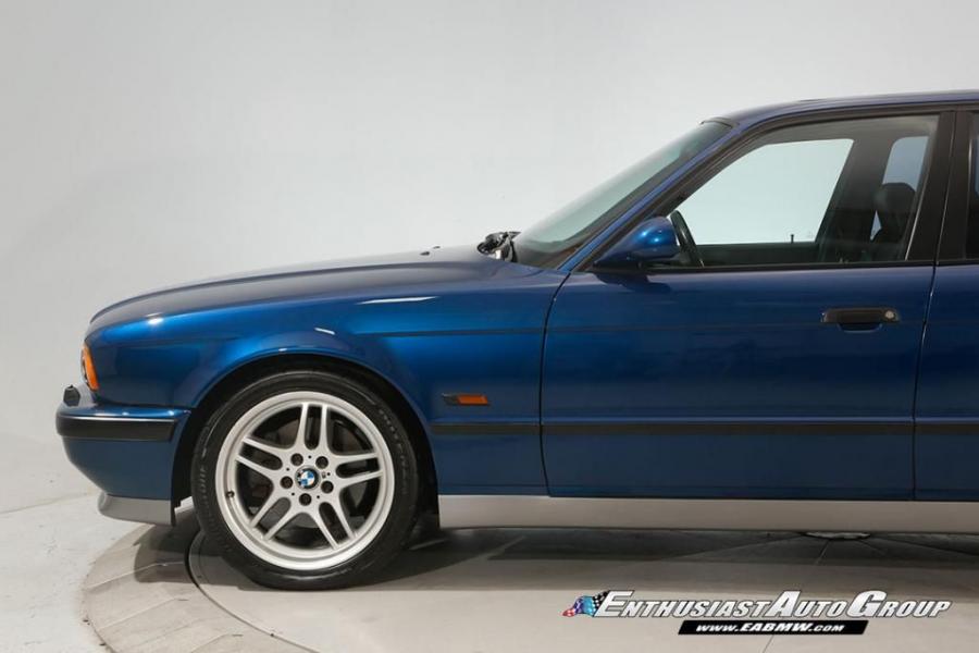 Детали экстерьера BMW M5 Touring (Avus Blue) (WBSHJ91070BL01767) (E34) 1994 года  (фото 38 из 100)